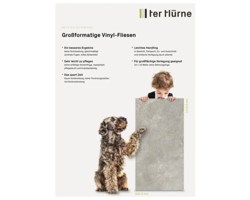 Großformatige Vinylfliese mit den Maßen 1212,9 mal 603,3 Millimeter neben einem Hund