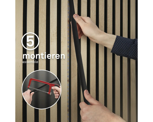 Anleitungsschritt fünf: Das Zuschneiden einer schwarzen Leiste mit einer Metallsäge.