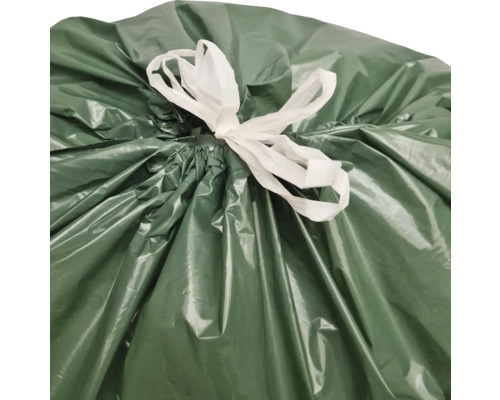 Voller, grüner Müllsack mit Verschlussband