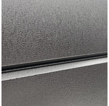 Nahaufnahme einer schwarzen, strukturierten Oberfläche