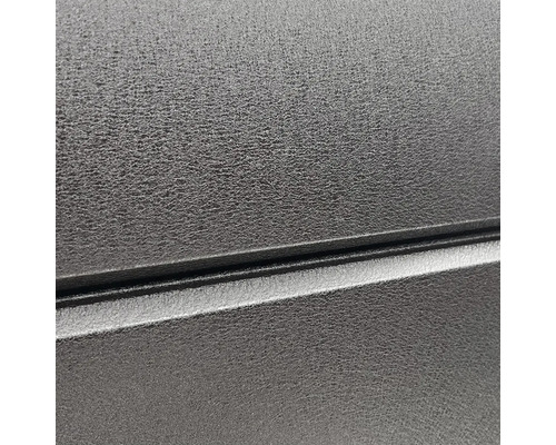 Nahaufnahme einer schwarzen, strukturierten Oberfläche