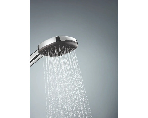 Duschkopf mit laufendem Wasser