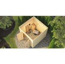 Holzgartenhaus mit Gartengeräten im Außenbereich