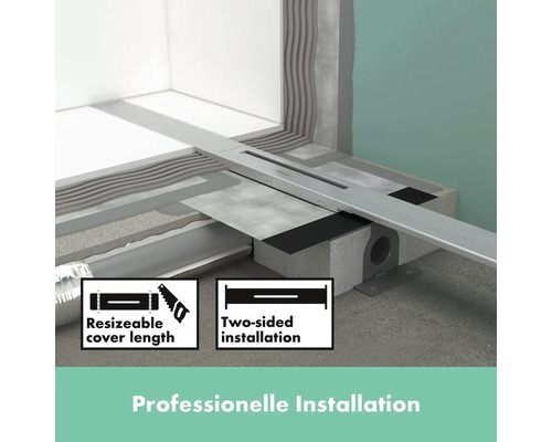 Professionelle Installation einer Duschrinne mit beidseitiger Montagemöglichkeit und kürzbarer Abdeckung.