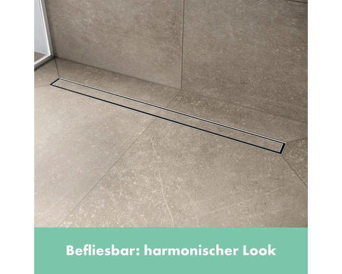 Geflieste Dusche mit Bodenablaufrinne