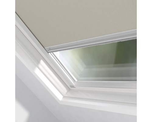 Dachfenster mit manuellem Rollo