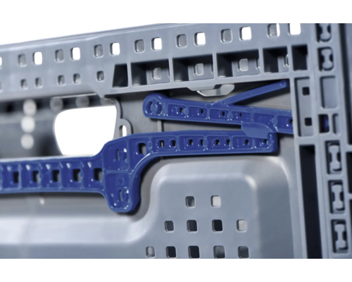 Detailansicht einer grauen Lagerbox mit blauem Bügelverschluss