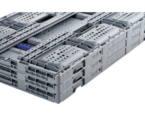 Stapel von grauen Eurobehältern aus Kunststoff mit Grifflöchern