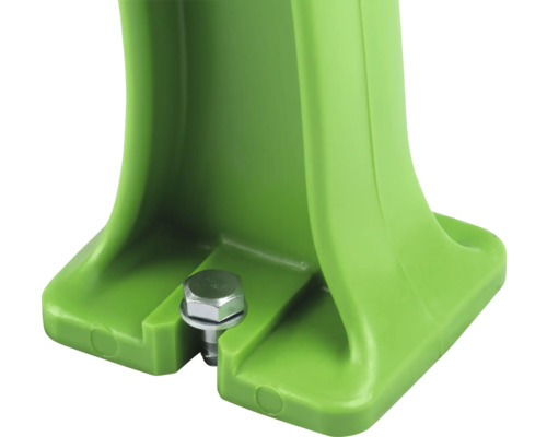 Detailansicht einer grünen Gerätehalterung mit Befestigungsschraube