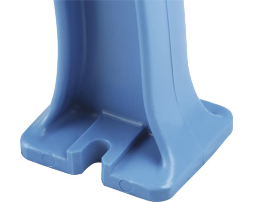Detailansicht eines blauen Werkbankfußes aus Kunststoff