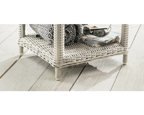 Gartentisch aus Rattan mit Ablagefläche für Gartenaccessoires