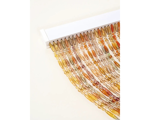 Vorhang aus Perlen und weißen Leisten