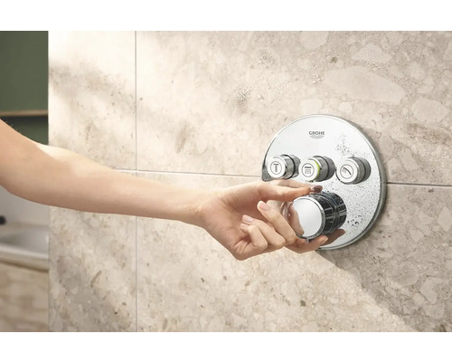 Hand betätigt Duscharmatur von Grohe