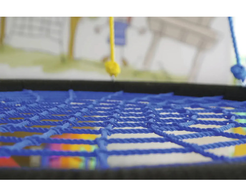 Detailansicht eines blauen Hängesitznetzes für den Außenbereich