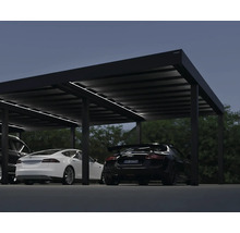 Carport mit Beleuchtung und parkenden Autos