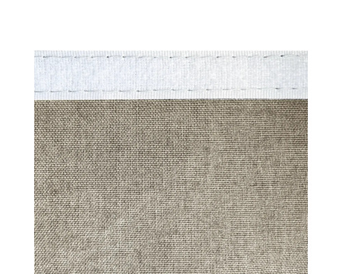 Nahaufnahme des Leinenvorhangs mit Schlaufenaufhängung