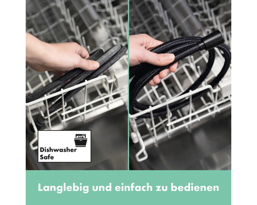 Geschirrspülmaschinen geeigneter Brauseschlauch wird in einen Geschirrspüler gelegt