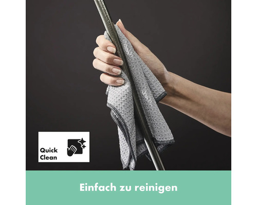 Eine Hand reinigt eine Stange mit einem Reinigungstuch. Symbol: Schnelle Reinigung