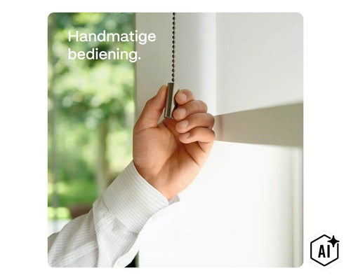Handbedienung eines Rollos mittels Kettenzug mit einem Metallgriff an einem Fenster (Image AI modified or generated)