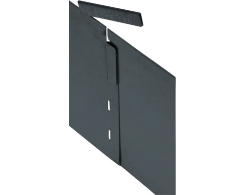 Rasenkante aus Metall mit Verbindungselement