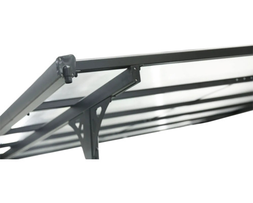 Detailansicht einer Terrassenüberdachung mit Entwässerungssystem