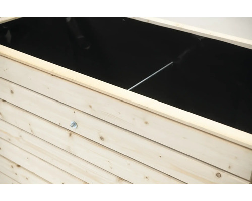 Holzkiste mit schwarzem Innenraum