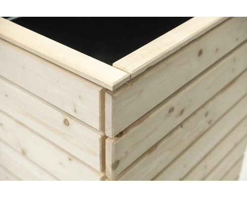 Detailansicht eines Hochbeets aus Holz