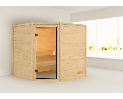 Holzsauna mit Glastür und Bänken im Innenraum