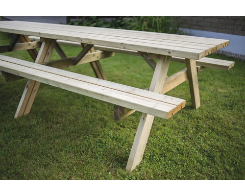 Gartentisch aus Holz mit Bänken für den Außenbereich