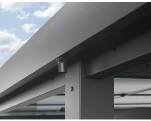 Detailansicht eines Metallpavillons mit Pfosten und Trägern