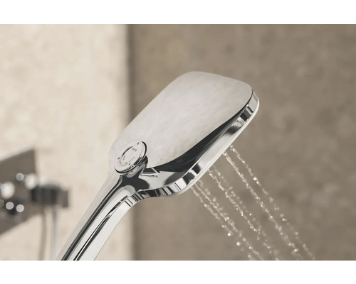 Handbrause aus Chrom mit Wasserstrahl