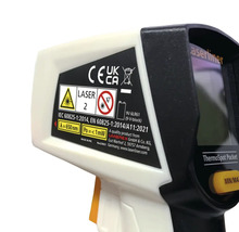 Sicherheitshinweise und Herstellerinformationen auf einem Laserliner Thermospot Pocket