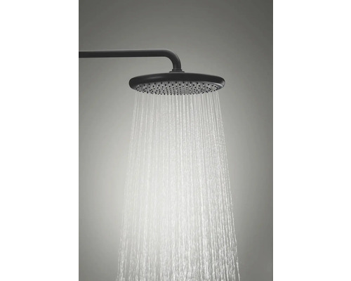 Regendusche mit Wasserstrahl