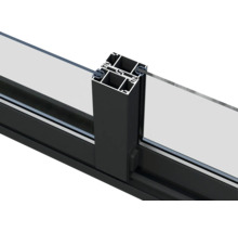 Detailansicht eines Fensterrahmens mit Glas