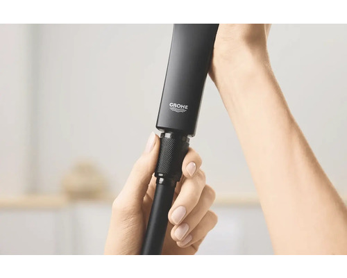 Nahaufnahme einer Handbrause mit Grohe Logo