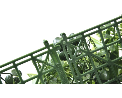 Detailansicht einer künstlichen Pflanzenwand mit Kunststoffgitter