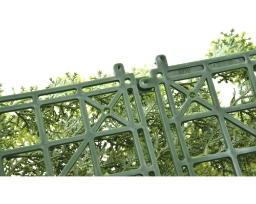 Detailaufnahme einer künstlichen Hecke mit Klick System.