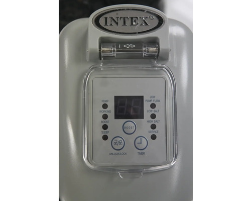 Intex Logo auf einer Poolsteuerung mit Display, Tasten und transparenter Abdeckung