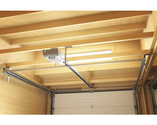 Garagentorantrieb mit Deckenbefestigung im Garagenraum