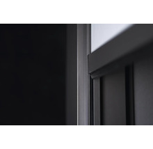 Detailaufnahme eines Fensters mit Rahmen