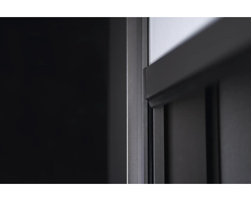 Detailaufnahme eines Fensters mit Rahmen