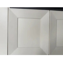 Detailaufnahme von Schranktüren mit Rahmenoptik.