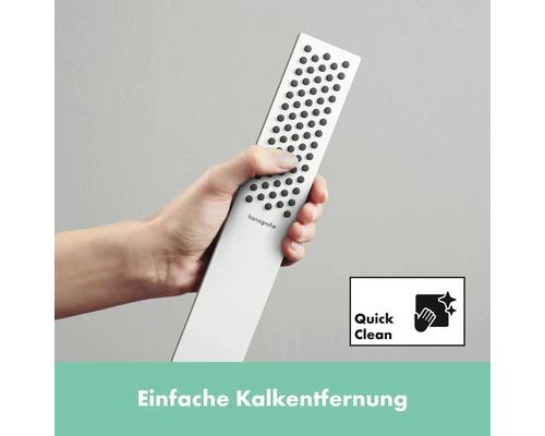 Handbrause mit Antikalkfunktion in der Hand gehalten