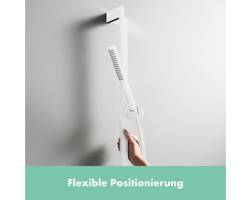 Duschsäule mit Handbrause an Wand montiert