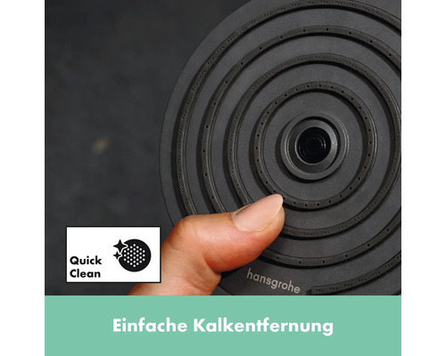 Nahaufnahme eines Duschkopfes der Marke Hansgrohe mit Quick Clean Funktion