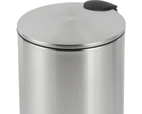 Silberfarbener Edelstahl-Abfallbehälter mit Deckel und Pedal