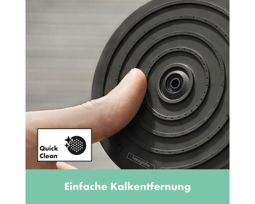Nahaufnahme eines Duschkopfes von Hansgrohe mit Quick Clean Funktion zur einfachen Kalkentfernung.