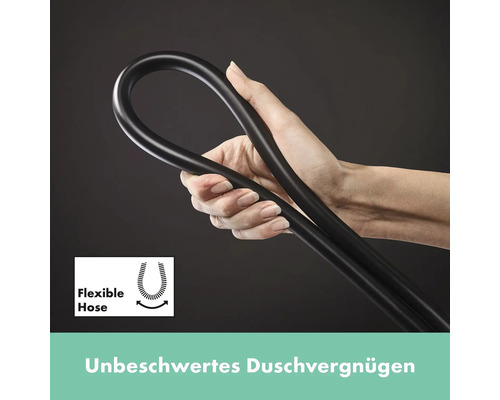 Flexible Duschschlauchdemonstration in der Hand