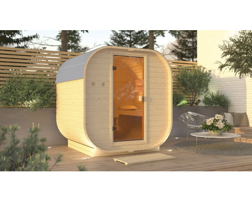Freistehende Fasssauna mit Glastür auf einer Terrasse