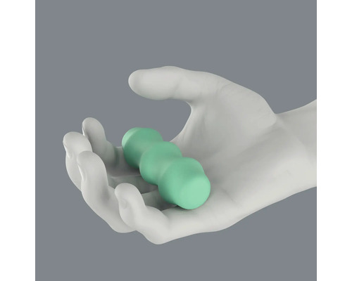 Grüner Igelball in einer Hand